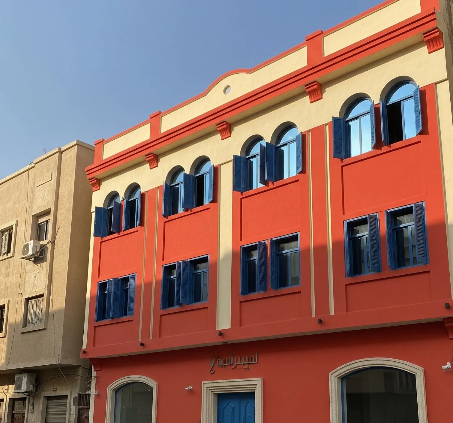 تجديد واجهة مبنى